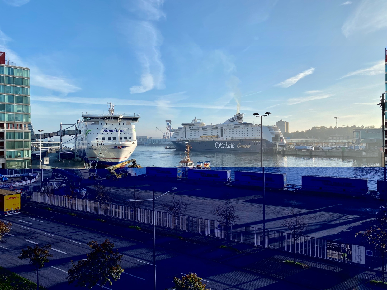 Stena Germanica & Color Fantasy im Hafen von Kiel 